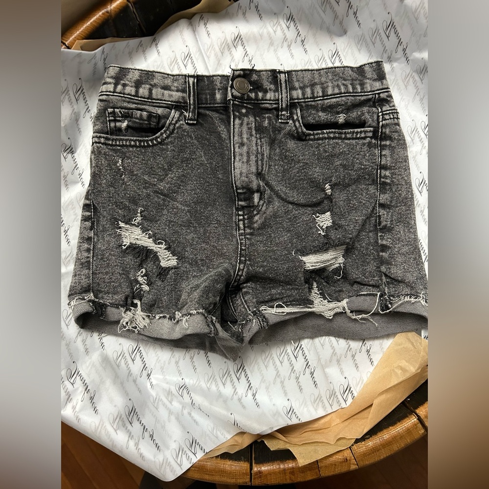 SO Charcoal Distressed VINTAGE STRETCH MOM SHORT High-rise